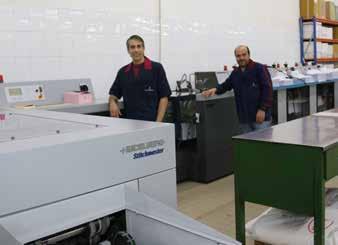 na impressão com Heidelberg s Speedmaster s e na área de acabamento com quatro máquinas de dobrar Stahlfolder, todos os equipamentos cumprindo a 100% as exigências dos clientes.