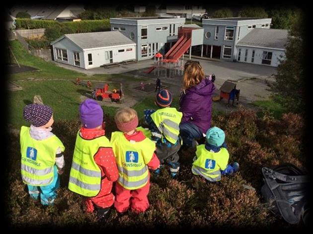 Leken skal være en arena for barnas utvikling og læring, og for sosial og språklig samhandling (Rammeplanen). Les mer i barnehagens progresjonsplaner www.udir.