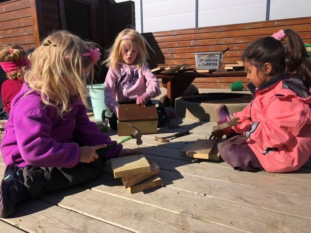 I Kabelvåg har barnehagene og skolen startet et samarbeidsprosjekt der målet er å lette overgangen mellom barnehage og skole for den enkelte.