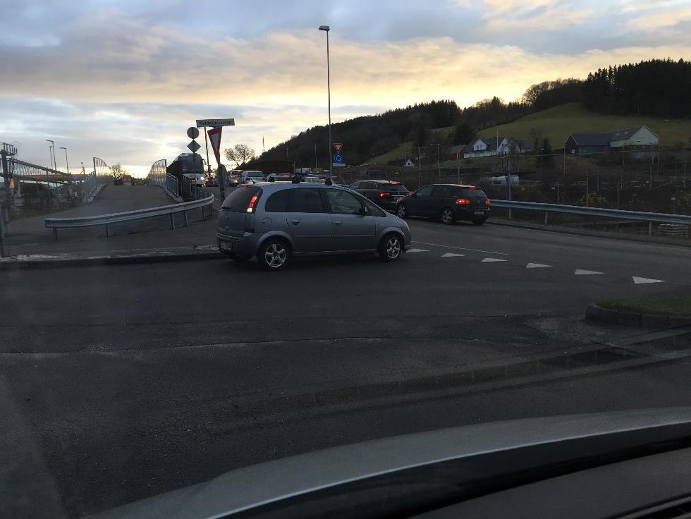 Jærvegen x Kvidafjellveien Den totale trafikken i krysset for makstime om morgen ble talt til å være 400 kjt/t med en tungbil-% på 10%.