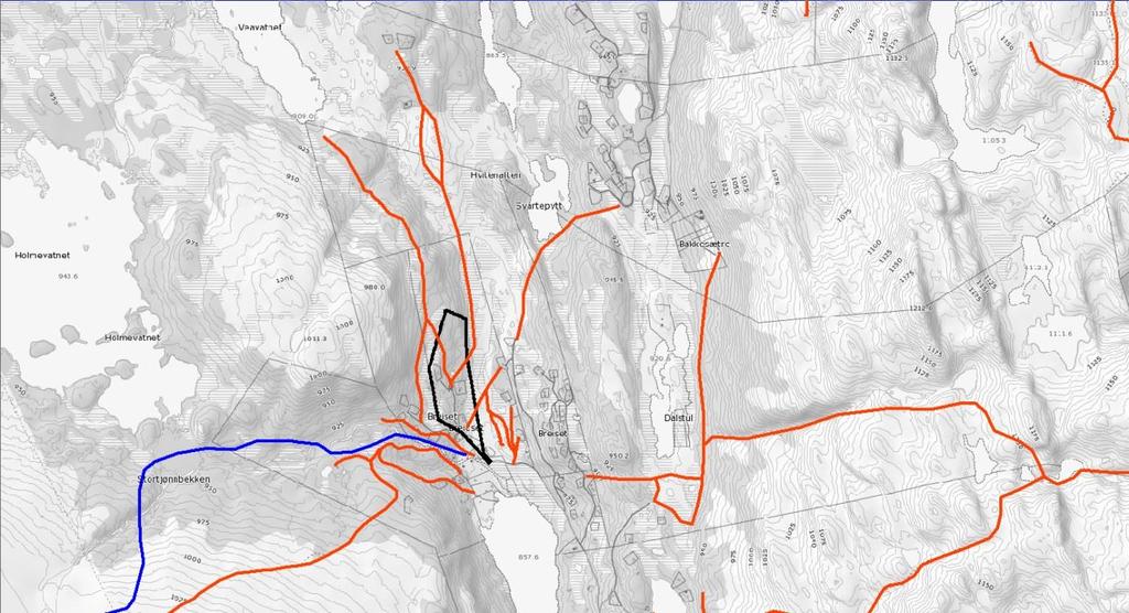 Figur 9. Kartet viser løyper og stier som finnes i området ved Breiset (planområdet markert med sort linje). Traseene er hentet fra ut.