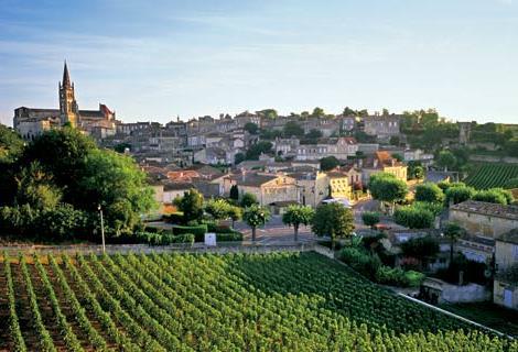 Graves-området er oppkalt etter småstein les graves - jordsmonnet hvor vinplantene dyrkes, og er det eneste området i Bordeaux hvor det