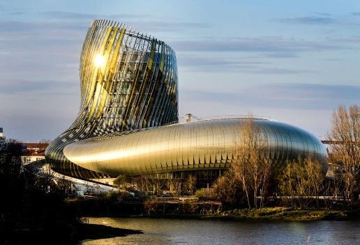 Bordeaux, verdens vinhovedstad for kvalitetsvin, har en lang og spennende historie hvor vinforhandlerne spiller en viktig rolle.