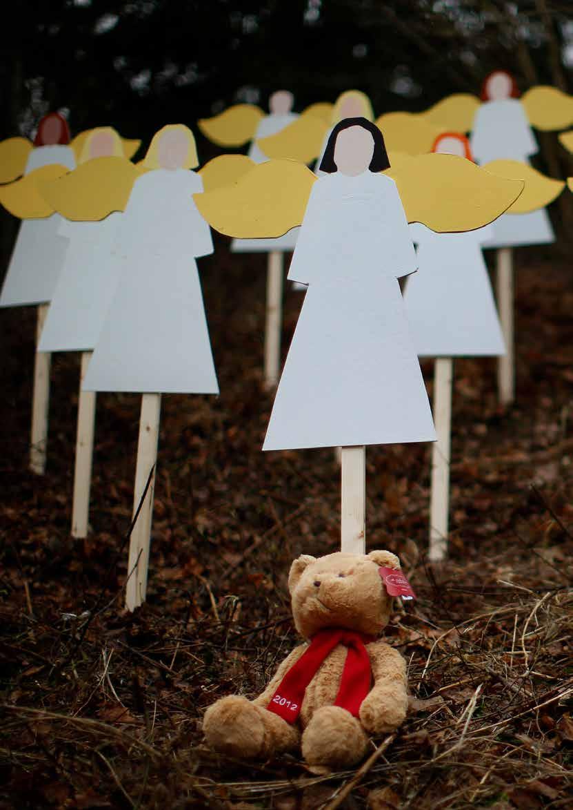 SANDY HOOK ELEMENTARY SCHOOL: Englefigurer til minne om skolebarna som ble drept på Sandy