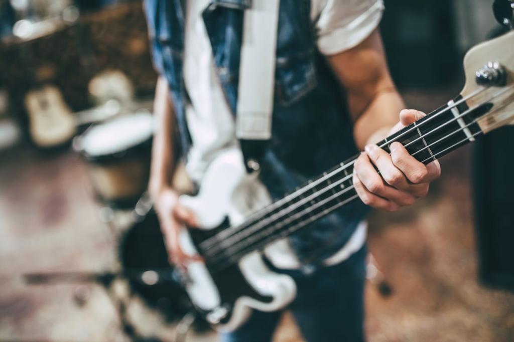 5. MUSIKK O BAND Har du lenge hatt en drøm om å spille i band? Lær deg å spille et instrument eller utvikle din stemme og opplev hvor gøy det er å spille og synge sammen med andre.