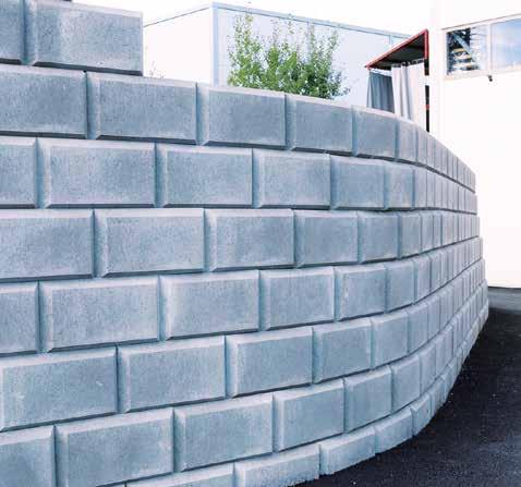 Skal muren være høy må den dimensjoneres med jordarmering.