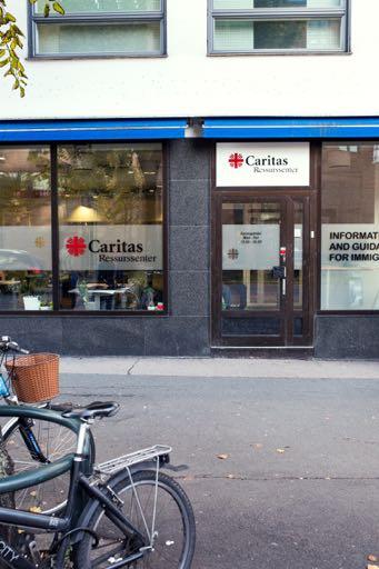 Caritas ressurssenter Oslo Oppre<et i 2011 som respons på økt innvandring Hl Norge fra EØS-området Flertallet av våre besøkende kjenner, og har Hllit Hl Caritas fra deres hjemland /