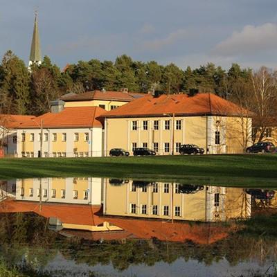 Oslo kommune Utdanningsetaten Bygdøy skole minosloskole.no Skolens profil Skolens profil Visjon: "Her bygges fremtiden!" Bygdøy skole er en skole med lange tradisjoner. Skolen ble bygget i 1926.