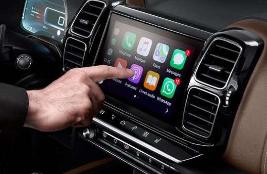 interaktive funksjoner MIRROR SCREEN* Med Android Auto, Apple CarPlay og MirrorLink vil