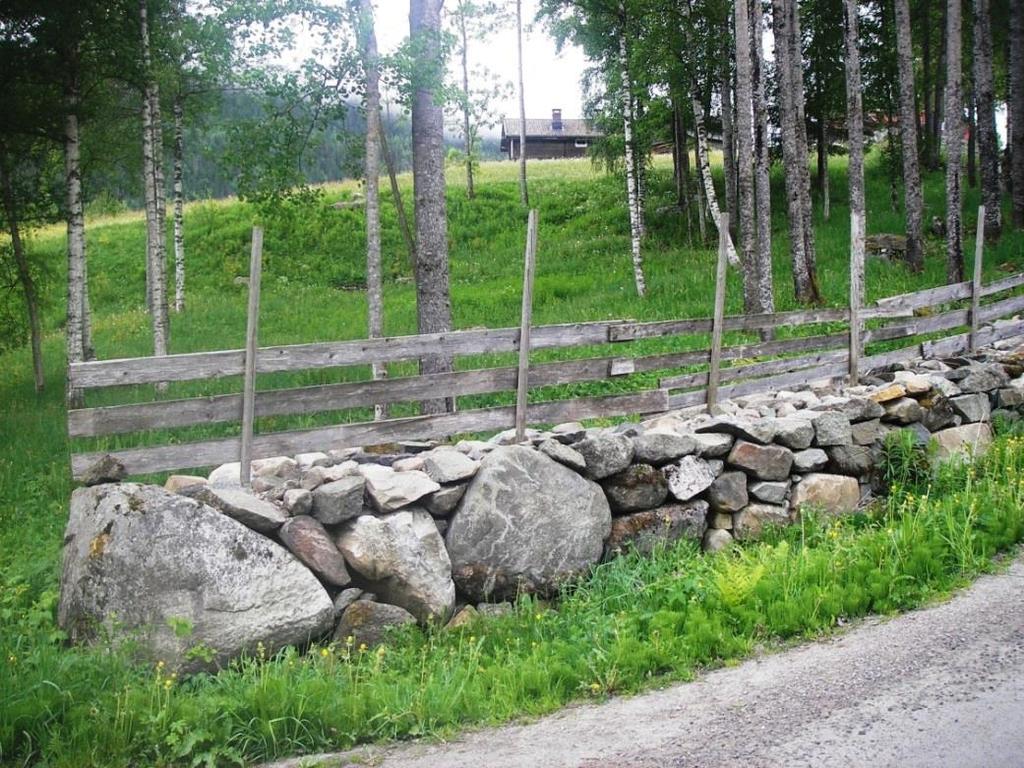 Steingard mellom Sud-Hovland og Bratsberg i Hjartdal,