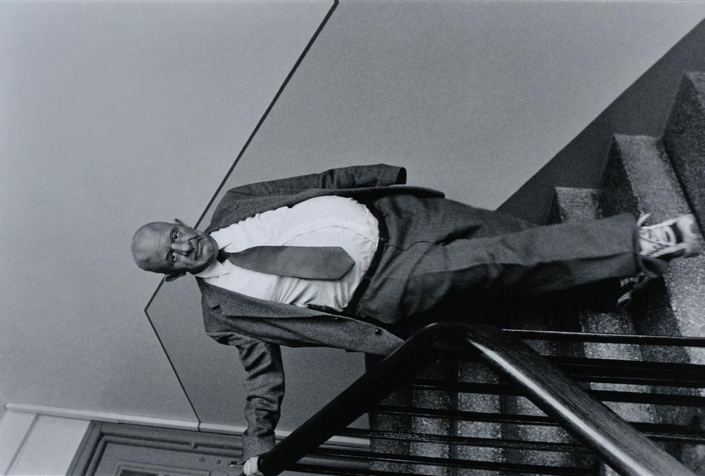 Vibeke Tandberg, Old Man Going Up and Down a Staircase #33, 2003, svartkvitt foto, R6 prints