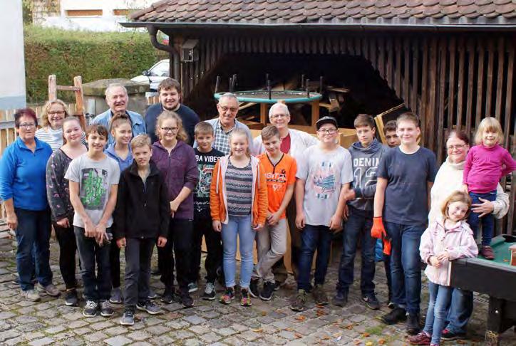 RUND UM DIE PETER- UND PAULSKIRCHE LEERSTETTEN LEERSTETTEN RUND UM DIE PETER- UND PAULSKIRCHE Alles muss raus und viele packen mit an Am 21.