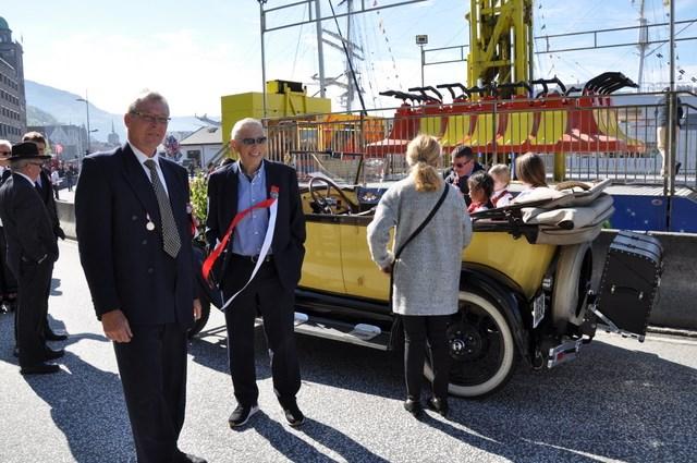 7 17. mai i Bergen Tekst: L. O. Lofthus. Foto: P. Å. Hesjedal Tradisjonen tro så var vi nok engang med i hovedprosesjonen i Bergen sentrum.