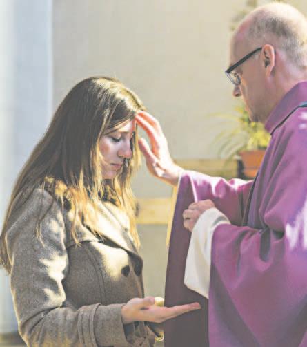 Vorarlberger KirchenBlatt 6. / 13. August 2015 Glaube 17 Krankensalbung ein Sakrament der Stärkung Gerade jetzt bist du nicht allein Werde ich wieder gesund? Und wenn nicht?