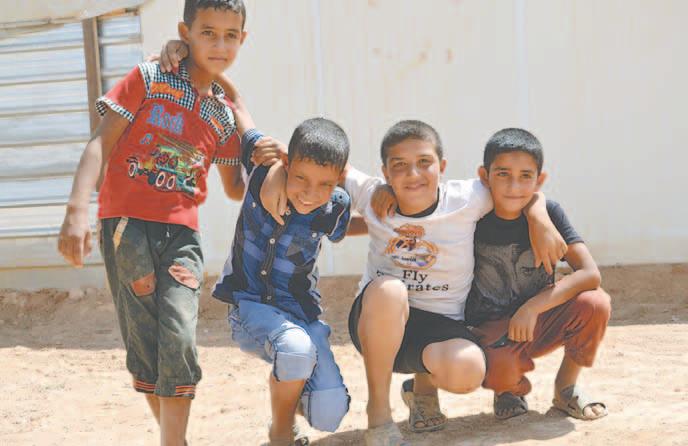 Vorarlberger KirchenBlatt 6. / 13. August 2015 Thema 9 Syrische Flüchtlingskinder im Zaatari- Camp in Jordanien. Es ist das zweitgrößte Flüchtlingscamp der Welt. kathpress (3) Hilfszentrum in Mafraq.