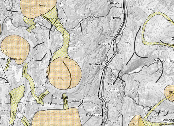 6.1.6 Trekkleier, flyttleier og oppsamlingsområder Kartutsnittet viser viktige naturlige trekk mellom beiteområder og forbipassasjer, der reinen trekker av seg selv, enten enkeltvis eller i flokk.