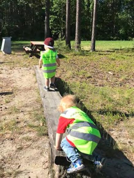 OKTOBER 2018 UKE mandag tirsdag onsdag torsdag fredag lørdag søndag 39 Denne måneden: Fokus: Sosial kompetanse og uteaktiviteter/turer. Barna skal kunne forholde seg til andre.