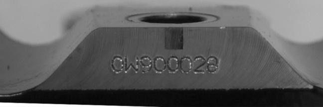 Del 2 - Bli kjent med motorenheten Serienummeret er også stemplet på den støpte delen v hekkggregtet på innsiden v kdekselet.