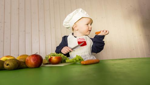 Opplever å høste eple frå egen hage spises eller som vi kan lage noe av Ta vare på naturen Høster frukt fra egen hage og bruker frukten i matlagin Lek og bevegelse Barna får leker tilpasset alder Vi