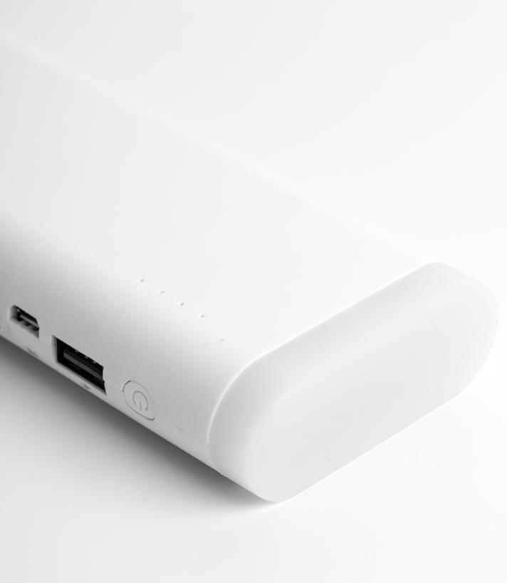 HEFEI 11.000 mah POWERBANK HEFEI 5260 Kraftig powerbank med 2 utganger og lykt. High capasity Lithium batteri og lysindikator som viser ladeprosessen.