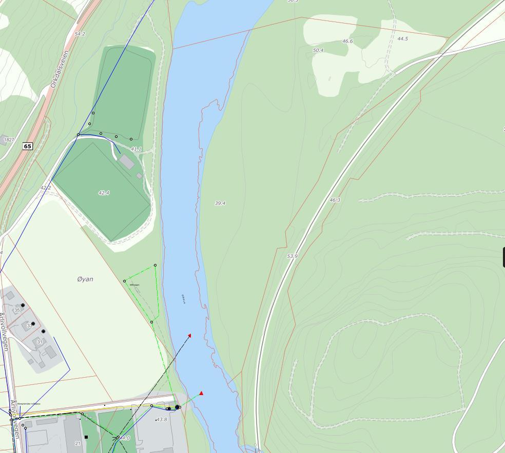 Utsnitt VA-kart over området 4.9 Grunnforhold I følge NGU s løsmassekart er det elveavsetninger i området. Bortsett fra den ene «kollen» er området som skal bebygges flatt.