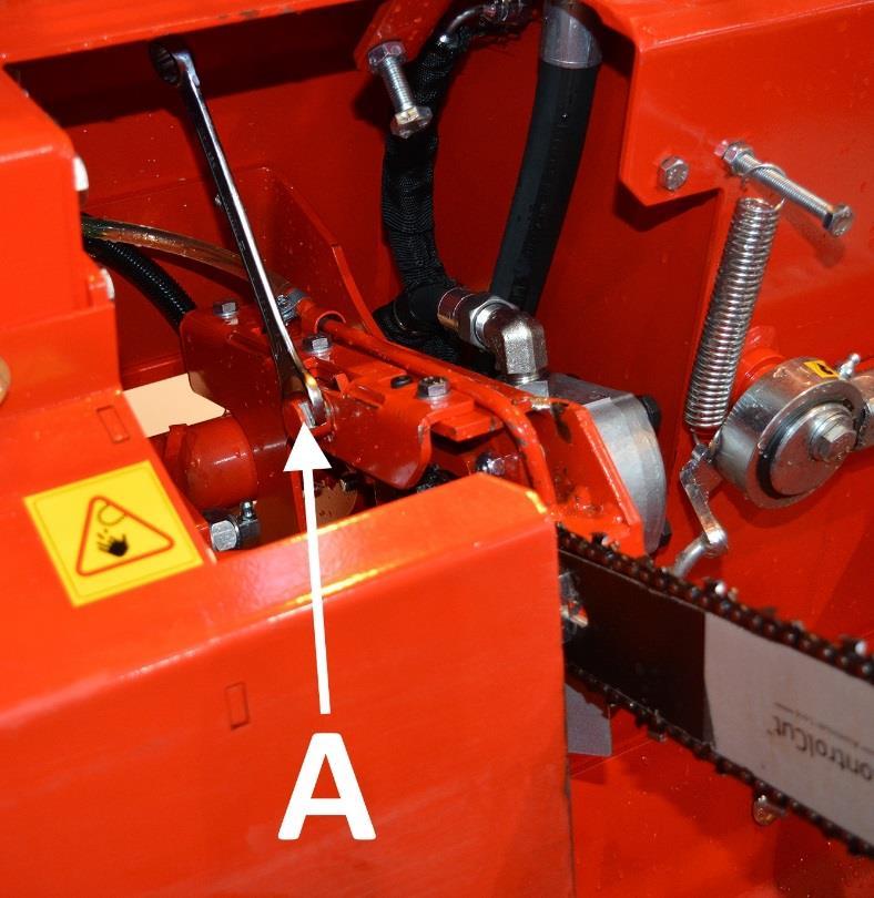 26 / 40 5.1.1. Utskiftning og stramming av sagkjeden Standardutstyret for Hakki Pilke 38 Pro vedmaskinen inkluderer en AC10 automatisk kjedestrammer.