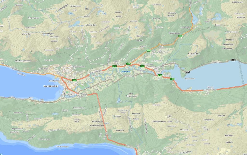 4 km til kommunesentrumet Nordfjordeid. Størrelsen på planområdet er ca.