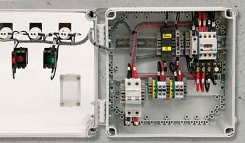 Installasjon av elektrisk utstyr via DIN-skinner eller monteringsplater Kabelinngang via metriske knockouts,