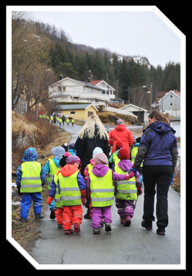 8.0 Vegsystemer, vegeiere og utfordringer i kommunen Det offentlige veinettet i Meløy består av 0 kilometer riksvei, 130 kilometer fylkesvei, og 120 kilometer kommunale veier.