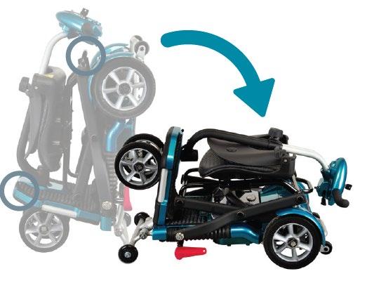 Utfolding av scooteren Trykk eller trå på pedalen (rød, på venstre side) Fold ut fronten slik at forhjulene