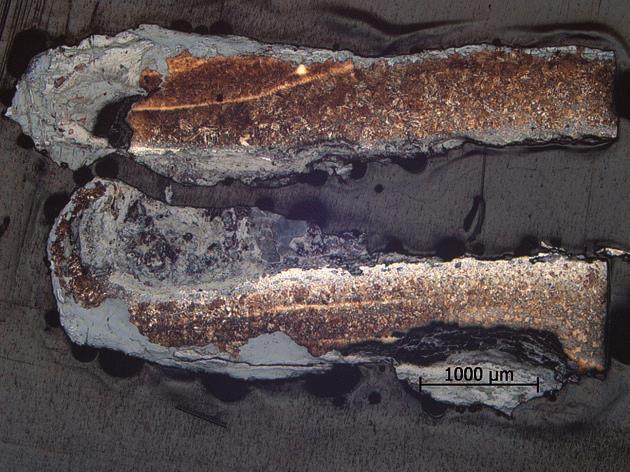 Overview of the polished section of the axe s edge, microscope photo. On the photo to the left, two layers of iron are seen, separated by a corroded layer.