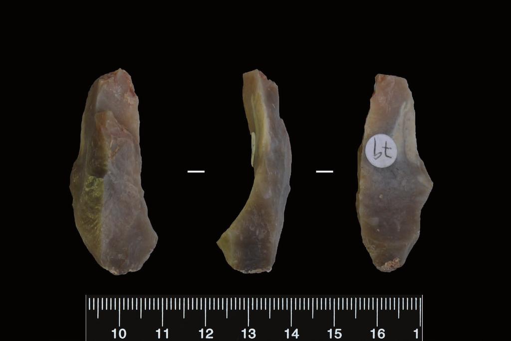 182 E18 Rugtvedt Dørdal Figur 15.8. En overløpen flekke med bevart kjernebunn fra flekkekjerne med semikonisk form.