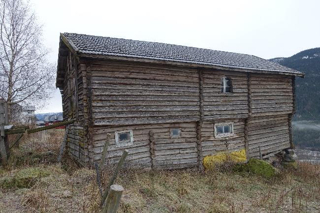 Steingrimsli, Liagardane, Gol kommune: Tunet i Steingrimsli inneholder flere eldre verneverdige bygninger.