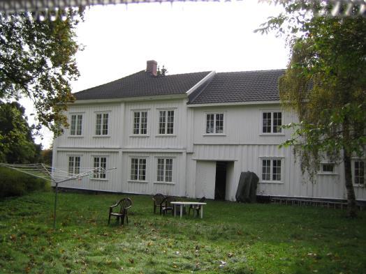 Foto Norsk Bergverksmuseum Kirketorget 7 (Naufgården), Vestsida, Kongsberg kommune: Naufgården er et bygårdsanlegg bestående av fire fløyer rundt et lukket gårdsrom.