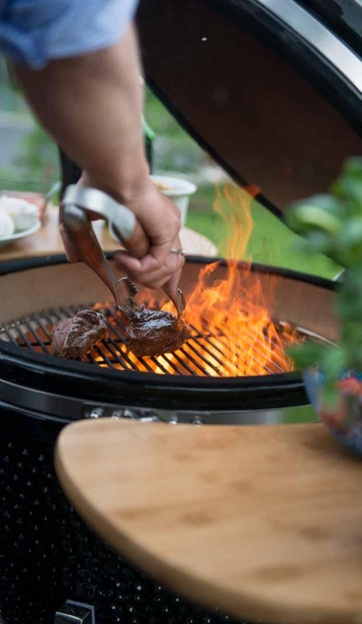 KAMADOGRILLER OG TILBEHØR Her kan du røyke fisk, grille lammelår og bake brød.