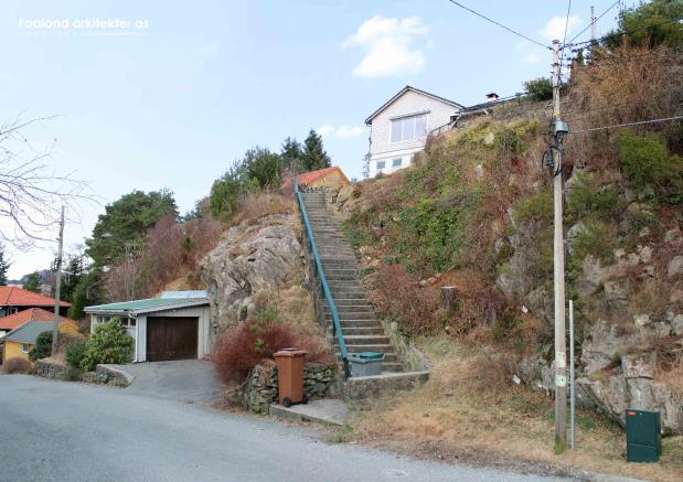 Det kan fremstå som om blokkens nordvestre hjørne vil oppleves som prosjektets tyngste element. Boligen på 10A har en dobbel garasje som grenser mot foreslåtte nybygg.