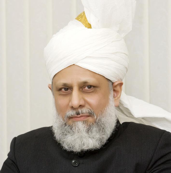 Hadrat Mirza Masroor Ahmad Ahmadiyya-bevegelsen blir idag ledet av en kalif, som er et åndelig lederskap. Hans Hellighet Hadrat Mirza Masroor Ahmad er menighetens femte kalif, og bor i London.