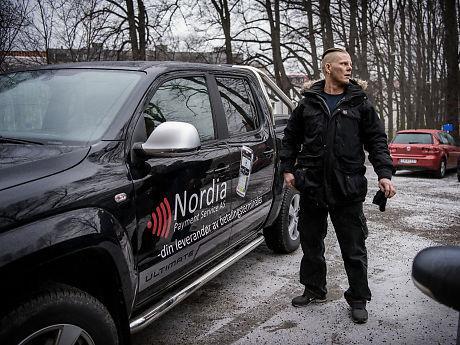NY SJANSE: Nicolai Neset jobber i dag som servicetekniker hos Nordia Payment Service, som turte å gi han en sjanse, til tross for hans upolerte fortid. Foto: LINE MØLLER.