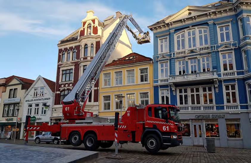 s 3 26. oktober mottok Bergen brannvesen en ny lift på hele 42 meter. Den rekker også 26 meter sideveis og vil særlig bli et nyttig redskap ved branner i den tette trehusbebyggelsen.