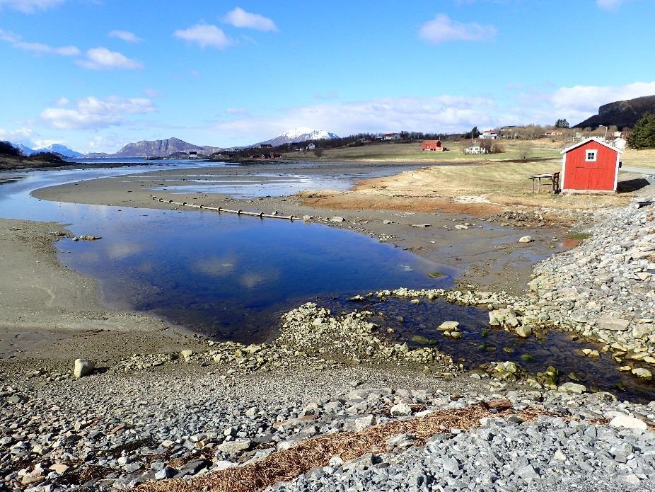 2 Område Vollaelva (Skolvasselva) (vassdragsnr. 157.7Z) og Indrelva (Innerelva) (vassdragsnr. 157.70) ligger begge i Lurøy kommune med utløp i Konsvikosen (foto 1).