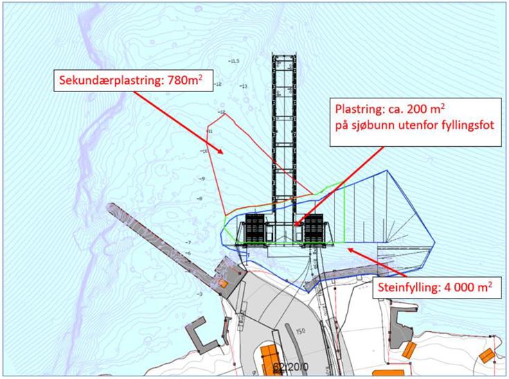 Ferjene skal fortsetje å bruke den eksisterande kai under anleggsperioden. Det skal byggjast ut mot øst slik at en eksisterande småbåthamna blir erstatta med en pelet betongbrygge.