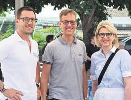 den Teilnehmern auf dem Landsgemeindeplatz um die Wette.