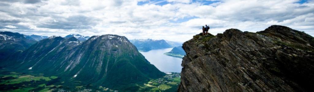 KOMMUNENS EIGARSTRATEGI OG FORVENTNINGAR Føremålet med Rauma Boliger er at selskapet skal ta hand om kommunens rolle som byggherre/eigar og forvaltar/drivar av alle typar omsorgs- og sosialbustader.