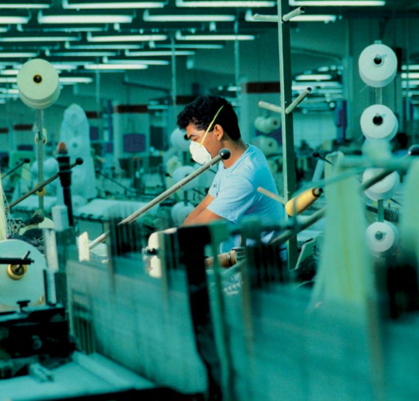 Arbeidsforhold i tekstilindustrien SPU er investert i et stort antall tekstilselskaper, fra spinnerier til store merkevareselskaper, i mange forskjellige land.