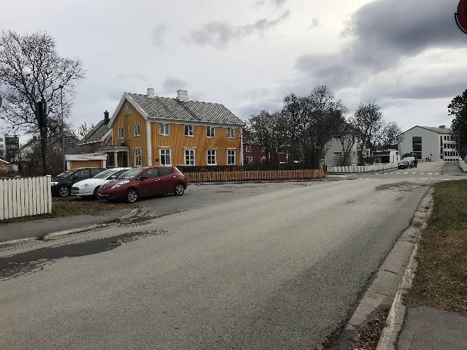 5.6.4 Parkering Mellom Parkveien og Rensåsgata er det 9 kantparkeringsplasser i Torvgata inkludert 1 HC-parkering. I tillegg er det 7 plasser i krysset ved Fridthjov Anderssens vei, se figur 8.