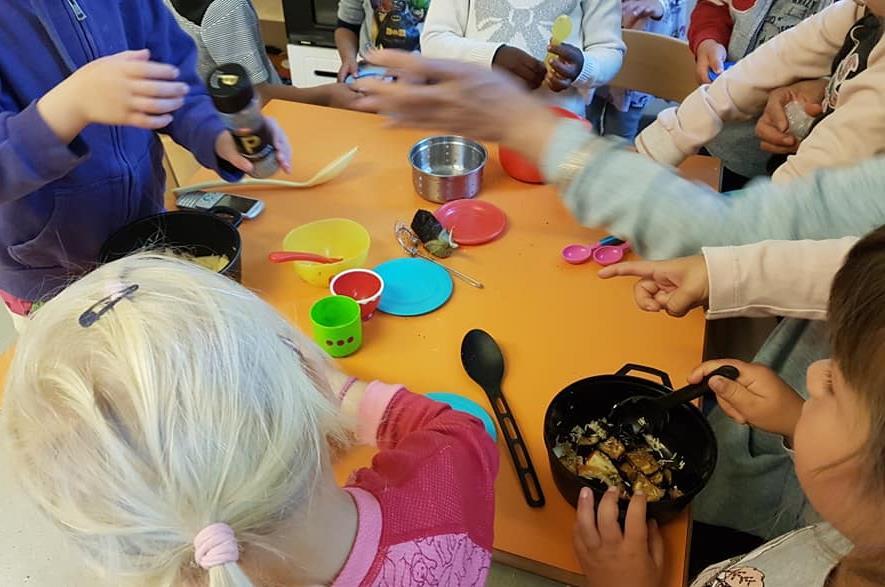 Årsplanen har langtidsmål med fokus på språk. «Studier viser at barn med et rikt ordforråd og god begrepsforståelse ved skolestart, har bedre forutsetninger for å klare seg godt på skolen» (st.