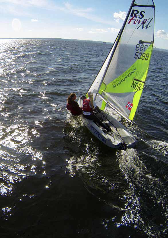 Gøy å seile! Sol, sommer og seiling! En sommerleir med seiling er både morsomt og lærerikt. Når du har prøvd, vet du om seiling er noe du har lyst til å drive mer med.