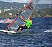 Mange synens det er gøy med konkurranser. I seiling heter det «å seile regatta». Man seiler vanligvis rundt noen bøyer, og førstemann i mål vinner.