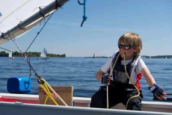 Hvordan får du fart i båten? Når du skal seile for første gang er det fint å finne ut hvor vinden kommer fra. Dette finner du ut av allerede mens du og båten er på land.