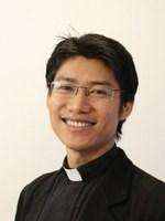 Han er vår kapellan i en 40 % stilling og resten går til sjelesorg for burmesere i Oslo Katolske Bispedømme. Dere kan lese mer om p. Henry på katolsk.no. 7. februar 2015 d.d. : Ansvarlig for sjelesorgen for burmesere i OKB 15.